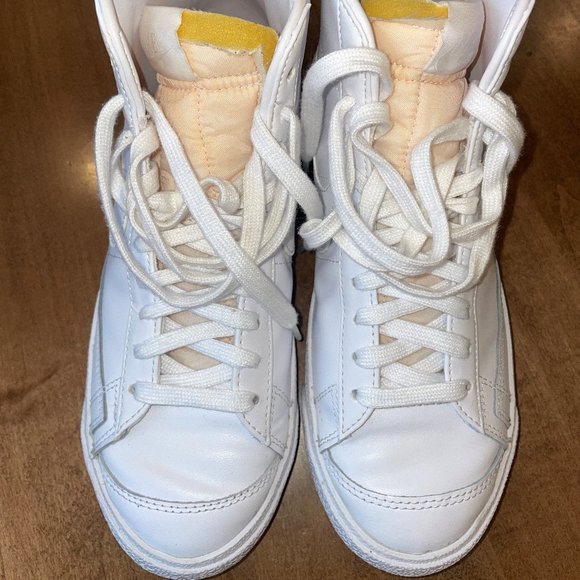 Nike Blazer Mid Sneaker - All White - Picture 1 of 4